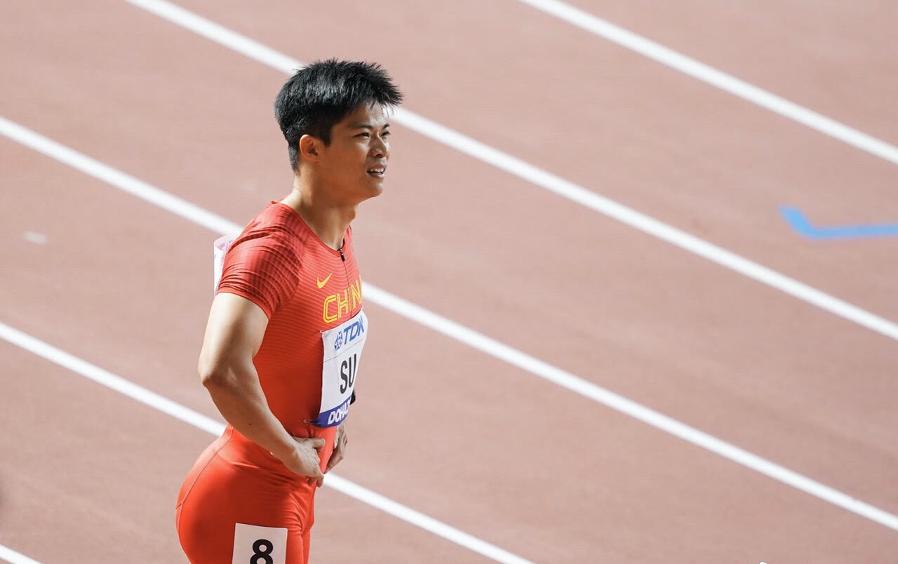 苏炳添在比赛中因伤离场，海港主教练感到担心
